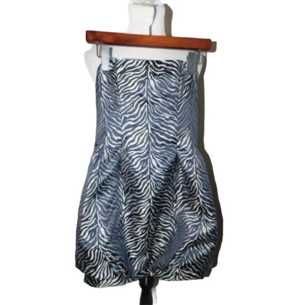 Cache Size 2 Strapless Formal Dress